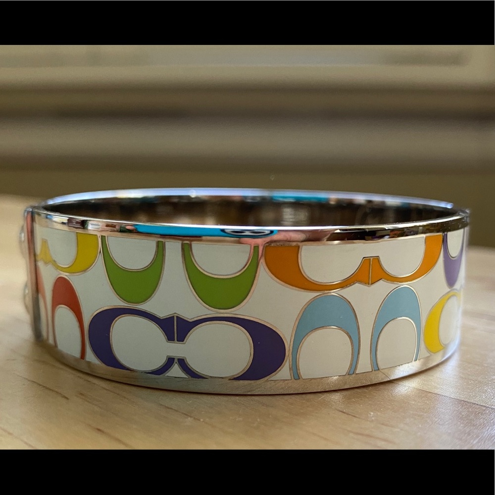 Bangle bracelet
